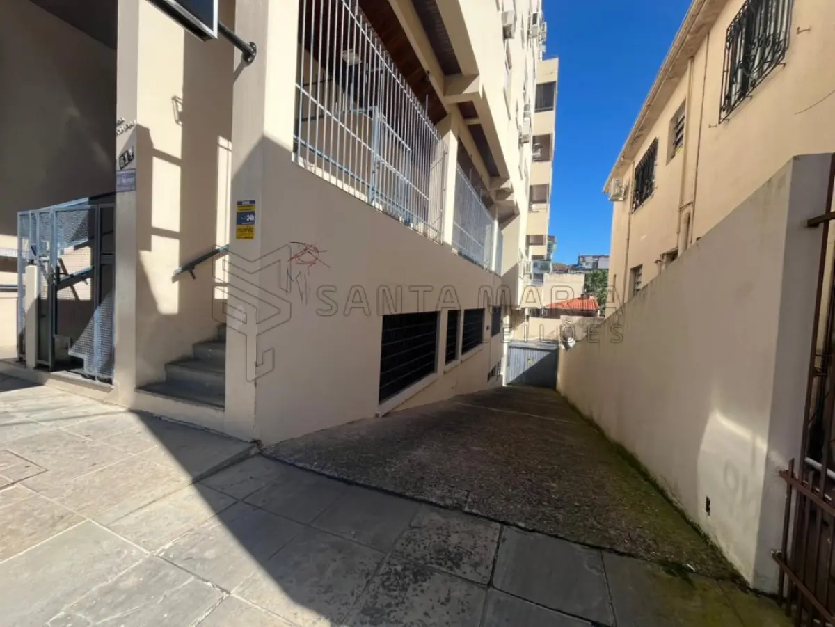 LOTE 002 - Sala Comercial nº 01, no Edifício Tívoli em Santa Maria/RS, com uma área privativa de 138,040 m² e o Box Garagem nº 08, localizado no segundo subsolo ou primeiro pavimento do Edifício Tívoli, ambos situados  à Rua Floriano Peixoto, nº 611 em Santa Maria/RS. Matriculados sob nº 85.105 e 85.098 do CRI de Santa Maria/RS.