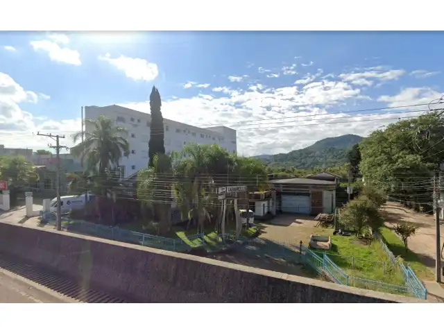 VENDA DIRETA DE Terreno aprox. 3.940m² com mais de 1.500m² de área construída em Santa Maria/RS.