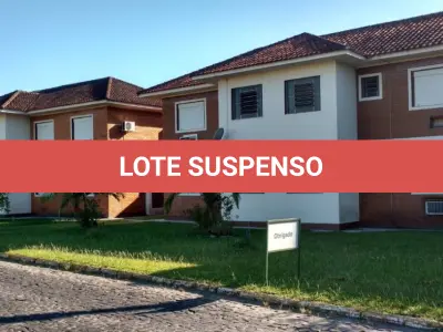 LOTE 001 - Apartamento nº107, localizado no térreo do bloco G-2 do Condomínio Horizontal Arco Verde em Santa Maria/RS, possuindo 1 dormitório, sala, cozinha e banheiro, com área privativa de 39,3100m² e a área total de 40,2500m². Matriculado sob nº 80.499 do CRI de Santa Maria/RS. E, uma Vaga de Estacionamento nº 634 com cobertura, do Condomínio Horizontal Arco Verde em Santa Maria/RS, com área privativa de 2,7286m² e a área total de 10,9147m². Matriculado sob nº 81.431 do CRI de Santa Maria/RS.