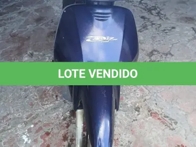 LOTE 001 - Motoneta HONDA/C100 BIZ ES, ano/modelo 2004/2004, placa ILX4270, RENAVAM 831656069, na cor azul.
