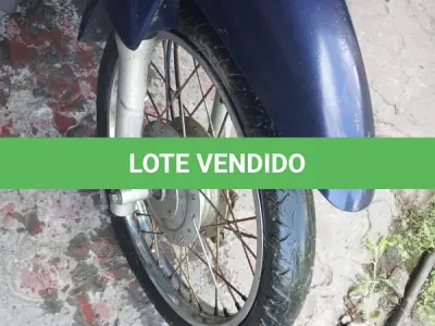 LOTE 001 - Motoneta HONDA/C100 BIZ ES, ano/modelo 2004/2004, placa ILX4270, RENAVAM 831656069, na cor azul.