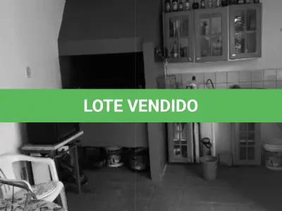 LOTE 001 - Casa de alvenaria na Rua Vereador Adolfo Souto Correia, n° 704 em Alegrete/RS e o respectivo terreno com as seguintes medidas e confrontações: 36m ao Norte, com o imóvel de propriedade de Máximo Edson Pinto Vilaverde; 35m ao Sul, com o imóvel de propriedade de Marileuza da Silva Vilaverde; 10m ao Leste, com imóvel de propriedade de Rui de Paula Souza; 10m ao Oeste, com a Rua Vereador Adolfo Souto Correia. Matriculado sob n° 12.280 do CRI de Alegrete/RS.