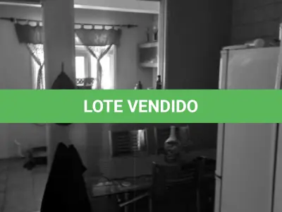 LOTE 001 - Casa de alvenaria na Rua Vereador Adolfo Souto Correia, n° 704 em Alegrete/RS e o respectivo terreno com as seguintes medidas e confrontações: 36m ao Norte, com o imóvel de propriedade de Máximo Edson Pinto Vilaverde; 35m ao Sul, com o imóvel de propriedade de Marileuza da Silva Vilaverde; 10m ao Leste, com imóvel de propriedade de Rui de Paula Souza; 10m ao Oeste, com a Rua Vereador Adolfo Souto Correia. Matriculado sob n° 12.280 do CRI de Alegrete/RS.