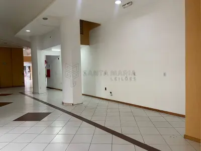 Loja n. 113, localizada no térreo ou primeiro pavimento do Edifício Center Palace, sito à Rua Dr. Bozano, nº 1.017, esquina com a Rua Serafim Valandro, em Santa Maria/RS, loja essa com uma área privativa de 27,1000m², uma área total de 38,5329m² e fração ideal equivalente a 0,004276 no terreno e coisas de uso comum. Matriculado sob n°116.627 do CRI de Santa Maria/RS.