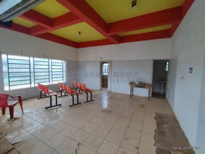 LOTE 001 - Terreno urbano com 987,19m², contendo um prédio de alvenaria com área de 158,50m e uma  área coberta, medindo 233,08m², perfazendo uma área total construída de 391,58m², localizado na Rua  Prudente Domingues esquina com a Rua Manoel Ribas em Cacequi/RS. Matriculado sob n°6.723 do CRI de Cacequi/RS.