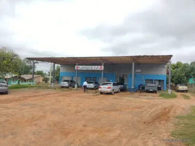 LOTE 001 - Terreno urbano com 987,19m², contendo um prédio de alvenaria com área de 158,50m e uma  área coberta, medindo 233,08m², perfazendo uma área total construída de 391,58m², localizado na Rua  Prudente Domingues esquina com a Rua Manoel Ribas em Cacequi/RS. Matriculado sob n°6.723 do CRI de Cacequi/RS.