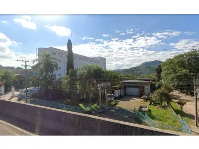 Terreno com aproximadamente 3.940m² com mais de 1.500m² de área construída em Santa Maria/RS.