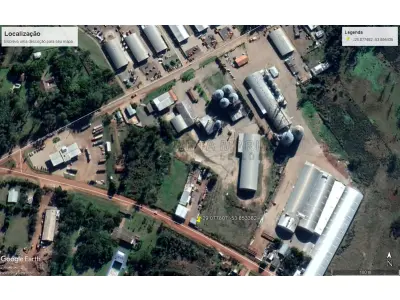 O lote n° 02, com área de 3.901,38m², sem benfeitorias, de forma trapezoidal, localizado na Rua Protásio Lima, a qual está asfaltada e distante 266,50m da bifurcação da Av. Presidente Getúlio Vargas, nesta cidade, na quadra nº 51, lado ímpar, com as seguintes medidas e confrontações: ao Norte, 32m com lotes nº 09 e 10 de Nelson Chassavoimaister e outros; Leste, 138,50m com o lote nº 03; Sul, 29,50m com o prolongamento da rua Antônio Silveira; e, ao Oeste, 126m com o lote nº 01. Conforme AV-7/7.897, o imóvel está localizado na rua Protásio Lima de Moraes, nº 1529, lado ímpar, distante aproximadamente 200,50m da bifurcação com a Av. Presidente Getúlio Vargas, Quadra oficial 51, quadra atual 15, Setor 004, sendo o quarteirão formado: ao Norte, com a Av. Presidente Getúlio Vargas; ao Sul, com a rua Protásio Lima de Moraes e rua Major Antônio José da Silveira; ao Leste, com a Av. Rio Branco, rua Albino Medeiros de Farias e rua Antônio Pereira; e, ao Oeste, com a bifurcação da Protásio Lima de Moraes e Av. Presidente Vargas. Matriculado sob n° 7.897 do CRI de Tupanciretã/RS.