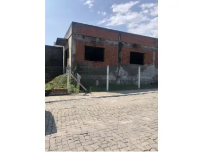 LOTE 001 - Um terreno com área superficial de 2.807,85m², designado Lote 18-A, situado na Vila Jockey Club, zona urbana da cidade de Santa Maria/RS. Matriculado sob n°130.581 do CRI de Santa Maria/RS.
