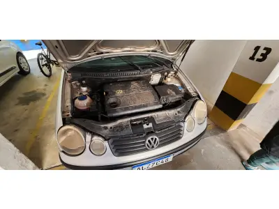 LOTE 001 - Veículo VW/POLO 1.6, ano/modelo 2004/2004, placas ALZ7C48, RENAVAM 834474700, na cor prata.