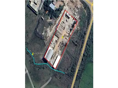 LOTE 001 - Um terreno, situado na cidade de Alegrete/RS, no Bairro Balneário Caverá, na BR,  esquina com a Rua H1, esquina Avenida Avelino Cassol, esquina com a Rua I1, formado pelos  terrenos designados pelos n°s 18 ao 36, da quadra 02, da área S-1, de formato irregular com  área de 8.841,13m². Matriculado sob n° 37.472 do CRI de Alegrete/RS.