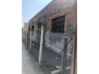 LOTE 001 - Um terreno com área superficial de 2.807,85m², designado Lote 18-A, situado na Vila Jockey Club, zona urbana da cidade de Santa Maria/RS. Matriculado sob n°130.581 do CRI de Santa Maria/RS.