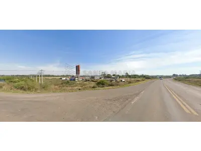 LOTE 001 - Um terreno, situado na cidade de Alegrete/RS, no Bairro Balneário Caverá, na BR,  esquina com a Rua H1, esquina Avenida Avelino Cassol, esquina com a Rua I1, formado pelos  terrenos designados pelos n°s 18 ao 36, da quadra 02, da área S-1, de formato irregular com  área de 8.841,13m². Matriculado sob n° 37.472 do CRI de Alegrete/RS.