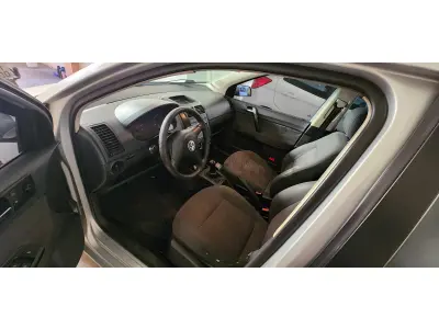 LOTE 001 - Veículo VW/POLO 1.6, ano/modelo 2004/2004, placas ALZ7C48, RENAVAM 834474700, na cor prata.