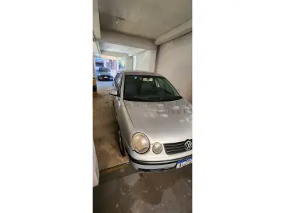 LOTE 001 - Veículo VW/POLO 1.6, ano/modelo 2004/2004, placas ALZ7C48, RENAVAM 834474700, na cor prata.
