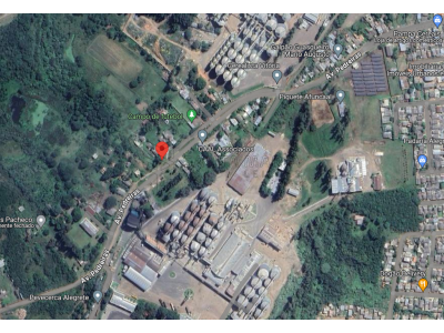 LOTE 001 - Terreno em Alegrete/RS, na Av. Pedreiras com 954,60m², de formato regular, medindo 12m90 de frente, por 74m00 de frente a fundos, confrontando ao Norte, com Inácio Julio da Conceição; ao Sul, com a Av. Pedreiras; a Leste, com o terreno número quatro (04); e a Oeste, com o terreno número seis (06). Matriculado sob n°19.396 do CRI de Alegrete/RS.
