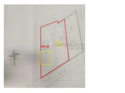 LOTE 001 - Um terreno com aproximadamente 2.700m², localizado no bairro Camobi em Santa Maria/RS, designado pelo Lote 1A, com frente para RST 287, onde encontra-se construído um pavilhão em alvenaria, com aproximadamente 280m² e um escritório/casa moradia com aproximadamente 60m². Matriculado sob nº 96.474 do CRI de Santa Maria/RS. Localização do bem: BR 287, nº 8503, Santa Maria – RS.