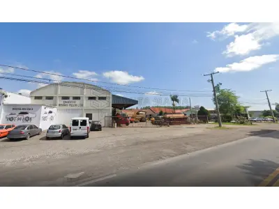 LOTE 001 - Um terreno com aproximadamente 2.700m², localizado no bairro Camobi em Santa Maria/RS, designado pelo Lote 1A, com frente para RST 287, onde encontra-se construído um pavilhão em alvenaria, com aproximadamente 280m² e um escritório/casa moradia com aproximadamente 60m². Matriculado sob nº 96.474 do CRI de Santa Maria/RS. Localização do bem: BR 287, nº 8503, Santa Maria – RS.