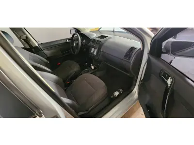 LOTE 001 - Veículo VW/POLO 1.6, ano/modelo 2004/2004, placas ALZ7C48, RENAVAM 834474700, na cor prata.