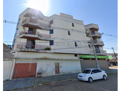 LOTE 001 - Apartamento 301, localizado na Rua Francisco Antônio de Vargas, nº180 em São Sepé, situado no quarto pavimento, de frente à direita de quem olhar da Rua Francisco Antônio de Vargas para o prédio denominado ‘’Edifício Verona’’, com a área privativa real de 107,96m² e área total real de 115,5464m², correspondendo-lhe uma parte ideal nas áreas e coisas de uso comum e no terreno representada pela fração de 0,128351, ou seja, 36,8367m². Matriculado sob nº 14.155 do CRI de São Sepé/RS. O imóvel é dividido em: 1 sala estar/jantar, 3 dormitórios, 2 banheiros, cozinha e área de serviço. O imovel possui débito de condominio no valor de R$11.000,00 a cargo do arrematante.