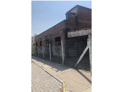 LOTE 001 - Um terreno com área superficial de 2.807,85m², designado Lote 18-A, situado na Vila Jockey Club, zona urbana da cidade de Santa Maria/RS. Matriculado sob n°130.581 do CRI de Santa Maria/RS.
