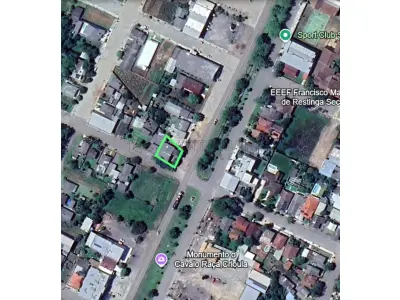 LOTE 001 - Terreno com a área superficial de 397m² localizado na Avenida Eugênio Gentil Muller nº 430 em Restinga Seca/RS, no quarteirão formado pelas ruas Ricardo Muller, Vicente Cardoso, Emilio Henrique Nagel e Faixa de Domínio da RSC 149, com as seguintes medidas e confrontações: ao Norte, pela frente, mede 20m com a rua Ricardo Muller, lado ímpar; ao Sul, mede 21,89 com o lote n°8; a Oeste, mede 15,40m; e, ao Leste, mede 24,29m com o lote n°5. Distando 62m da esquina formada pela rua Ricardo Muller e rua Vicente Cardoso. Matriculado sob n° 8.337 do CRI de Restinga Seca/RS.