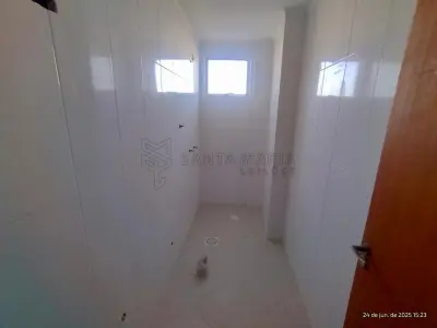 LOTE 001 - Apartamento 610 do Residencial Dores, especificado no Registro 2 da matricula n° 74.838, situado à Avenida Nossa Senhora das Dores, sob n°43 em Santa Maria/RS, com área privativa de 117,1200m², área total de 167,717m², correspondendo-lhe a fração ideal de 0,013952 no terreno e nas coisas de uso comum. Não foi realizado os acabamentos de pintura interna (gesso, massa corrida e pintura), não foi completamente feita a instalação de todo o piso do apartamento, bem como de azulejos e louças nos banheiros, o acabamento das tomadas e interruptores também não foi concluído, na cozinha está faltando o acabamento elétrico, conforme auto de penhora.