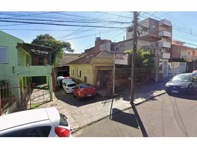 LOTE 001 - Parte ideal de 14,28% (pertencente a Luis Fernando Pires Dias) da nua propriedade do imóvel localizado na Rua dos Andradas, 226 em Santa Maria/RS, possuindo uma casa de alvenaria com 95,00m² e um pavilhão nos fundos em alvenaria, com aproximadamente 262m². Matriculado sob n° 39.034 do CRI de Santa Maria/RS. O imóvel possui usufruto vitalício em favor de Eloy Baptista Dias e de sua esposa Terezinha Pires dos Santos Dias. Nú-proprietários: Simone Teresinha Dias Cavalheiro; Paulo Ricardo Pires Dias; Maria Fabiana Pires Dias; Elton Jose Pires Dias; Antonio Eloi Pires Dias; Adelma Regina Pires Dias.