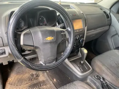 LOTE 001 - Caminhonete marca/modelo CHEVROLET/S10 LT DD4A, ano/modelo 2014/2015, placa IVY9551, RENAVAM 1021050382, cor cinza.