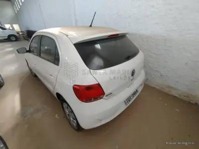 LOTE 002 - VW Gol 1.0, ano/modelo 2013/2014, branco, 4 portas, funcionando, placas IUT9464, RENAVAM 575286385.