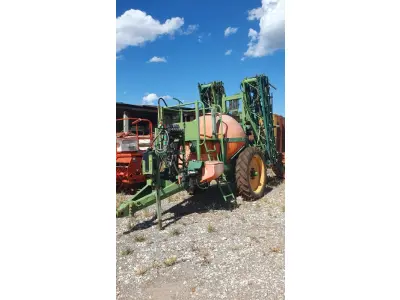 LOTE 001 - Um pulverizador, marca Stam, modelo Fênix, 2000 litros, com barras de 24 metros, com controlador de vazão, ano 2012, série 01/0220. Depositário: Leonardo Saccol Fernandes.