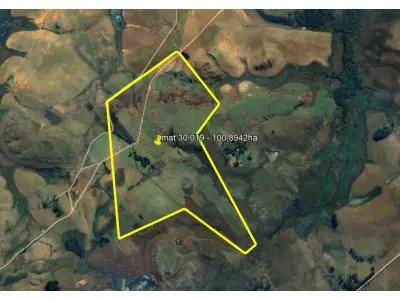 LOTE 001 - 50,4471ha dentro do imóvel de matrícula nº 30.019 do Registro de Imóveis de Alegrete, no lugar denominado Catimbau, Fazenda Três Cerros, com área superficial de 100,8942ha, confrontando-se: ao Norte, com Riberto Vilaverde Souto e Sormani Vilaverde Souto (Fazenda Três Cerros) e Francisco Fernando Flores Bottaro (Estância São Diogo); ao Sul, com Marcos Duarte Prates (Agropecuária Sta. Rita) e Rubem Ronaldo Menezes Pinho; ao Leste, com Riberto Vilaverde Souto e Sormani Vilaverde Souto (Fazenda Três Cerros), Odila Campos de Abreu (São Judas Tadeu) e Rubem Ronaldo Menezes Pinho; e, ao Oeste, com Francisco Fernando Flores Bottaro (Estância São Diogo) e a Riberto Vilaverde Souto e Sormani Vilaverde Souto (Fazenda Três Cerros). Matriculado sob n° 30.019 do CRI de Alegrete/RS.