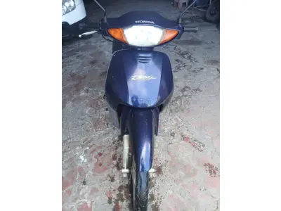 LOTE 001 - Motoneta HONDA/C100 BIZ ES, ano/modelo 2004/2004, placa ILX4270, RENAVAM 831656069, na cor azul.