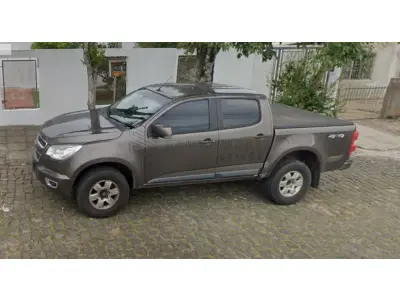 LOTE 001 - Caminhonete marca/modelo CHEVROLET/S10 LT DD4A, ano/modelo 2014/2015, placa IVY9551, RENAVAM 1021050382, cor cinza.