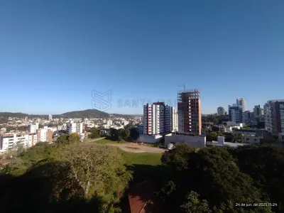 LOTE 001 - Apartamento 610 do Residencial Dores, especificado no Registro 2 da matricula n° 74.838, situado à Avenida Nossa Senhora das Dores, sob n°43 em Santa Maria/RS, com área privativa de 117,1200m², área total de 167,717m², correspondendo-lhe a fração ideal de 0,013952 no terreno e nas coisas de uso comum. Não foi realizado os acabamentos de pintura interna (gesso, massa corrida e pintura), não foi completamente feita a instalação de todo o piso do apartamento, bem como de azulejos e louças nos banheiros, o acabamento das tomadas e interruptores também não foi concluído, na cozinha está faltando o acabamento elétrico, conforme auto de penhora.