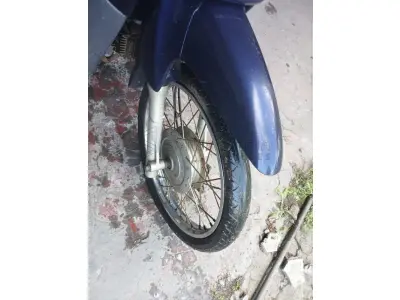 LOTE 001 - Motoneta HONDA/C100 BIZ ES, ano/modelo 2004/2004, placa ILX4270, RENAVAM 831656069, na cor azul.