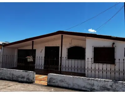 LOTE 001 - Fração ideal de 10% (dez por cento), pertencente a Claudio Luiz Saccol de Oliveira (R.10), do imóvel localizado na Rua Oswaldo Carvalho do Nascimento, nº 245 em Santa Maria/RS, denominado Lote 27 da Quadra 44, com 200m² de área total. Matriculado sob n° 44.951 do CRI de Santa Maria/RS.