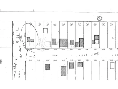 LOTE 002 - Um terreno com 417,18m², localizado na Rua José Estrade, n°38 em Santana do Livramento/RS, designado pelo Lote 83 da quadra ‘’D’’ no lugar denominado ‘’Parque Residencial Xangrilá’’, medindo 12,00m de frente por 34,70m de frente a fundos; pelo lado direito, de quem da mencionada rua olha-o de frente, e limita-se com o Lote 82; pelo lado esquerdo, mede 34,83m de frente a fundos e limita-se com a rua B, com a qual faz esquina; tendo na face dos fundos, a mesma largura da frente e, confronta-se com o Frigorifico Swift Armour S.A. Matriculado sob n° 21.240 do CRI de Santana do Livramento/RS.