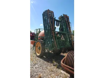 LOTE 001 - Um pulverizador, marca Stam, modelo Fênix, 2000 litros, com barras de 24 metros, com controlador de vazão, ano 2012, série 01/0220. Depositário: Leonardo Saccol Fernandes.