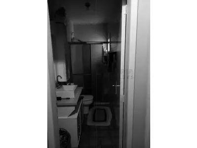 LOTE 001 - Casa de alvenaria na Rua Vereador Adolfo Souto Correia, n° 704 em Alegrete/RS e o respectivo terreno com as seguintes medidas e confrontações: 36m ao Norte, com o imóvel de propriedade de Máximo Edson Pinto Vilaverde; 35m ao Sul, com o imóvel de propriedade de Marileuza da Silva Vilaverde; 10m ao Leste, com imóvel de propriedade de Rui de Paula Souza; 10m ao Oeste, com a Rua Vereador Adolfo Souto Correia. Matriculado sob n° 12.280 do CRI de Alegrete/RS.