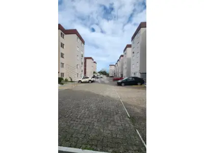 LOTE 001 - Apartamento 505, localizado no quarto andar ou quinto pavimento do bloco B do Residencial Araçá, situado à Rua Pedro Américo nº 06, Bairro Camobi em Santa Maria/RS, com a área privativa de 47,4296m², uma área total de 53,8992m² e fração ideal equivalente a 0,00834 no terreno e coisas de uso comum. Matriculado sob nº 116.231 do CRI de Santa Maria/RS.