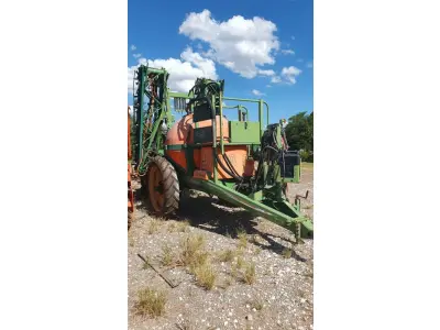 LOTE 001 - Um pulverizador, marca Stam, modelo Fênix, 2000 litros, com barras de 24 metros, com controlador de vazão, ano 2012, série 01/0220. Depositário: Leonardo Saccol Fernandes.