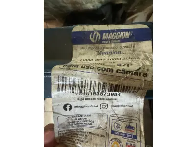 LOTE 001 - Uma máquina de centragem/desempenagem de rodas para motocicletas.