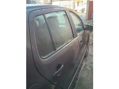 LOTE 001 - Veículo VW/FOX 1.6 PRIME GII, ano/modelo 2012/2013, placas ITW8935, RENAVAM 501724460, na cor cinza, sem estar funcionando em razão da bomba do radiador estar quebrada.