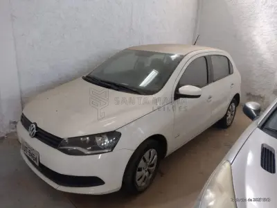 LOTE 002 - VW Gol 1.0, ano/modelo 2013/2014, branco, 4 portas, funcionando, placas IUT9464, RENAVAM 575286385.