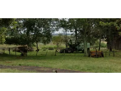 LOTE 002 - Uma colheitadeira marca STA. MATILDE, modelo SM 5105, cor verde, ano 1984.