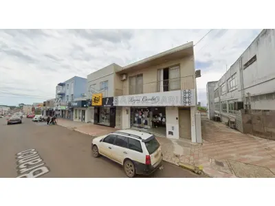 LOTE 001 - Loja n° 01 do Edifício Zahran, localizada na Rua Barão do Rio Branco, n°482 em Júlio de Castilhos/RS, com a área privativa de 181,16m², área de uso comum de 13,91m², área total construída de 195,07m², participando com uma fração ideal no terreno e nas coisas comuns de 0,44882, equivalente a uma cota ideal de 146,99m² e, vinculado a ela, um subsolo com 33,96m² de área privativa, 2,40m² de área de uso comum, com 36,36m² de área total, cabendo-lhe uma fração ideal no terreno e coisas comuns de 0,08366, equivalente a uma cota ideal de 27,40m². Matriculada sob n°10.860 do CRI de Júlio de Castilhos/RS.