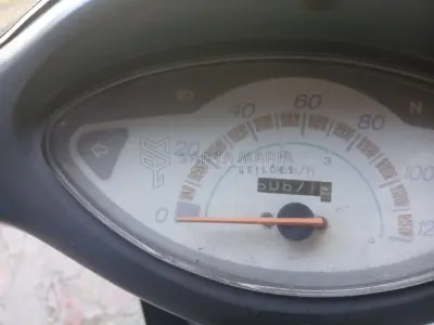 LOTE 001 - Motoneta HONDA/C100 BIZ ES, ano/modelo 2004/2004, placa ILX4270, RENAVAM 831656069, na cor azul.