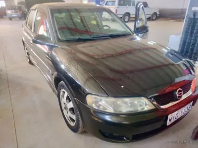 LOTE 001 - Veículo GM/VECTRA COLLECTION, ano/modelo 2005/2005, placas MIG1139, RENAVAM 854275622, na cor cinza.