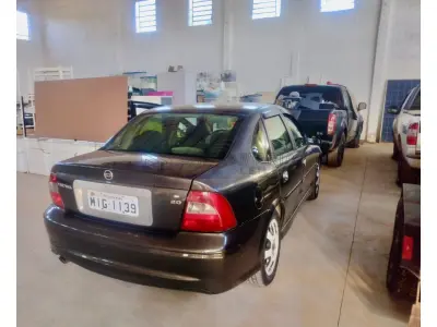 LOTE 001 - Veículo GM/VECTRA COLLECTION, ano/modelo 2005/2005, placas MIG1139, RENAVAM 854275622, na cor cinza.